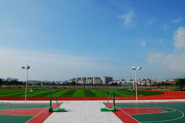 福田區新蓮小學 250米透氣式塑膠田徑場、2片籃球場